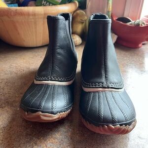 Sorel Black Leather Boots with White Stitching